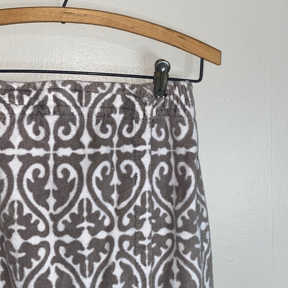 🦋Grey & white detailed shower body wrap! - Picture 1 of 7